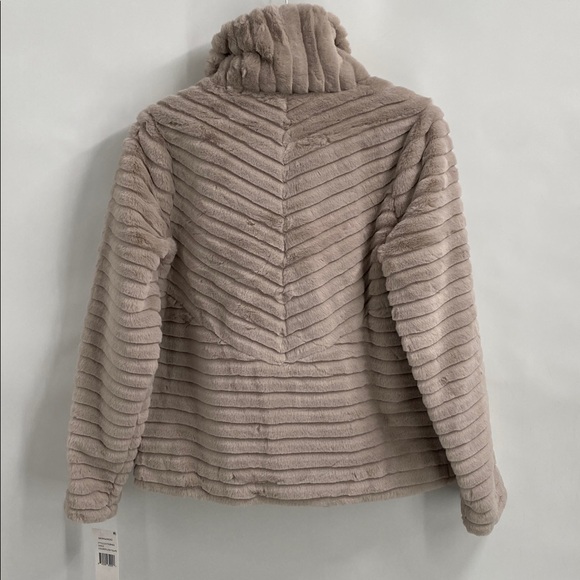 Bernardo Posh Faux Fur Jacket Cozy Soft Contemporary Casual Size Small - Picture 11 of 12